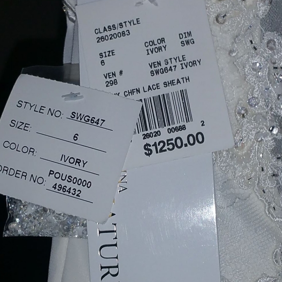 David's Bridal Wedding Gown w/ accessories - Picture 15 of 15